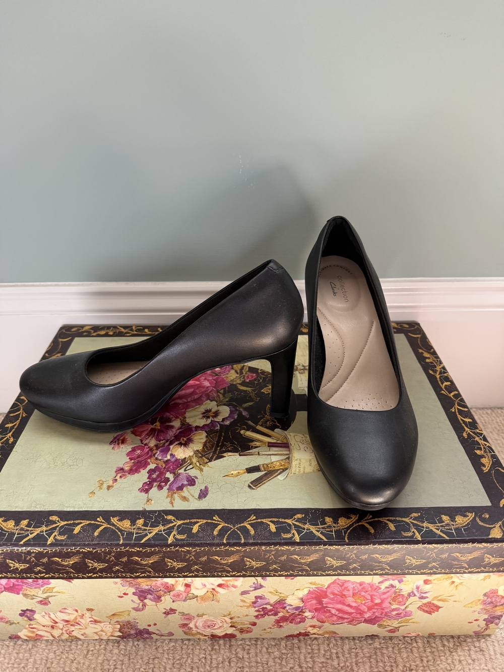 *NEW* Clarks Ambyr Joy Black Leather High-heeled Comfort Pumps Size 9